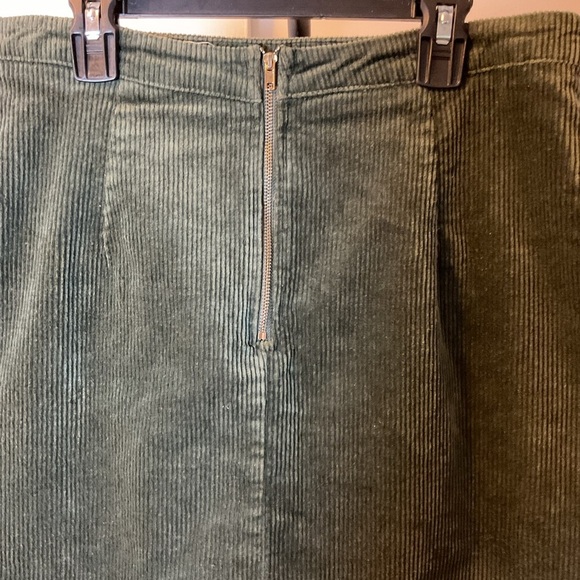 18. Newbury Kustom Green Corduroy Skirt with Lace-Up Detail Y2K Size Medium - Picture 5 of 5